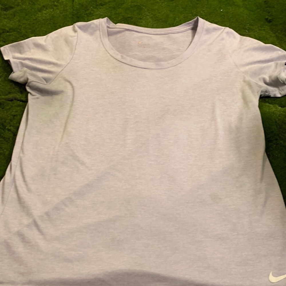 Light purple Nike dry fit short sleeve women’s XL